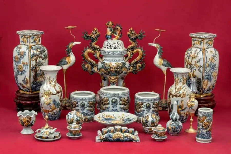 Lư hương bằng sứ (Hình ảnh: Vạn An Lộc)