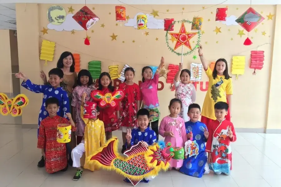 Tạo nên không gian Trung thu ấm cúng với các hình ảnh trang trí quen thuộc. 