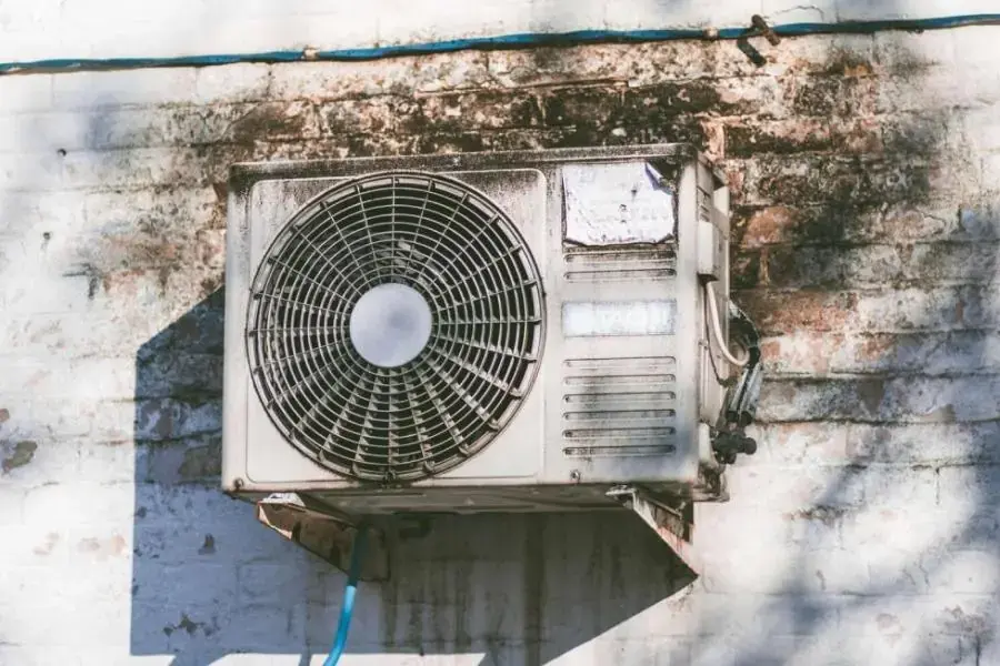 Nguyên nhân nổ cục nóng có thể do quá tải máy nén