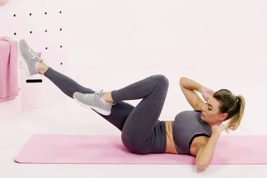 Bicycle crunch là bài tập dồn lực vào khắp các cơ trên cơ thể