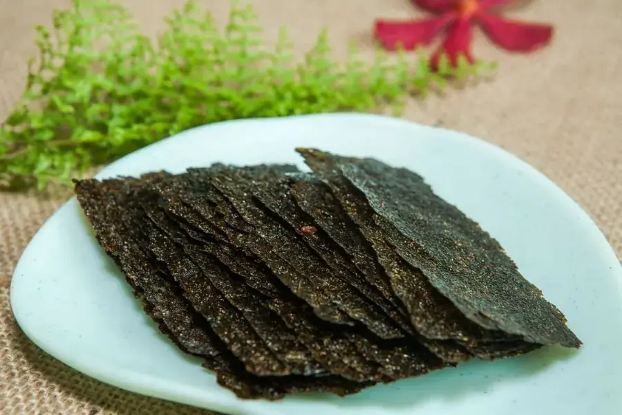 Rong biển là nguyên liệu không thể thiếu khi chế biến món ngon này