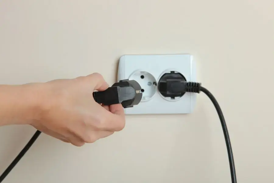 Rút ổ cắm khi không sử dụng quạt điều hòa