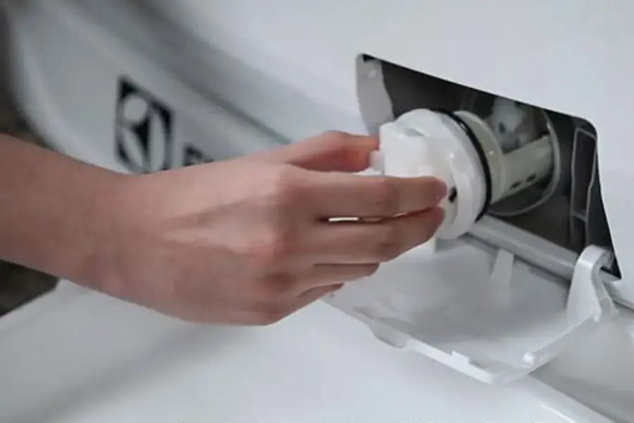 Đây là bộ phận tích tụ cặn bẩn từ nước và bụi bẩn từ quần áo khi giặt máy