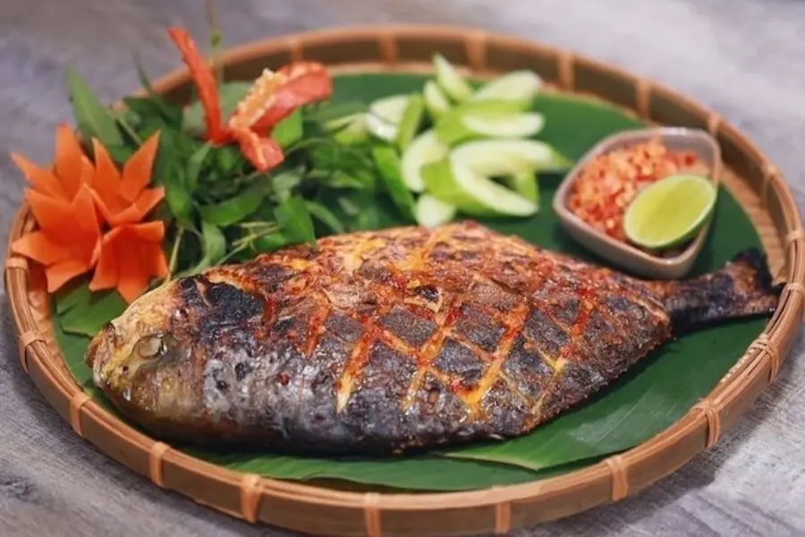 Nướng cùng muối ớt cho món ăn thơm nức mũi.