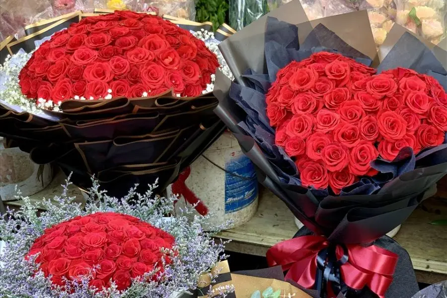 Một bó hoa để làm quà Valentine chắc chắn sẽ là lựa chọn sáng suốt.