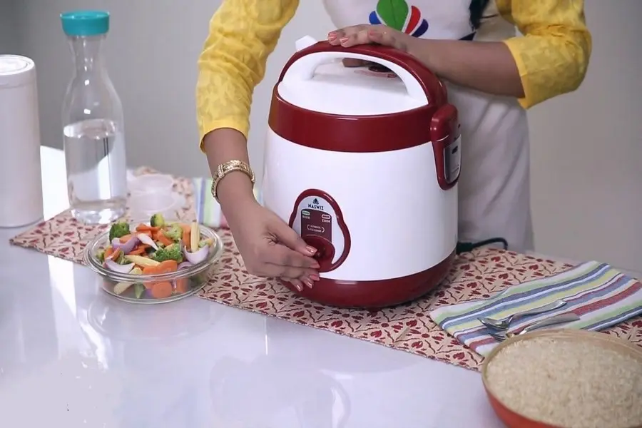 nồi cơm điện mới mua