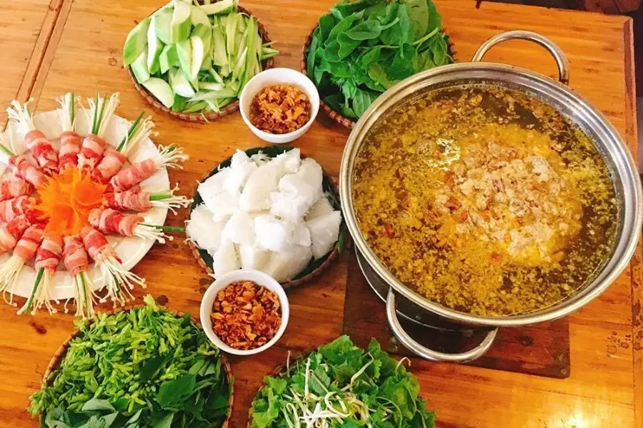 Nồi lẩu cua đồng thanh mát, ngọt nhẹ 