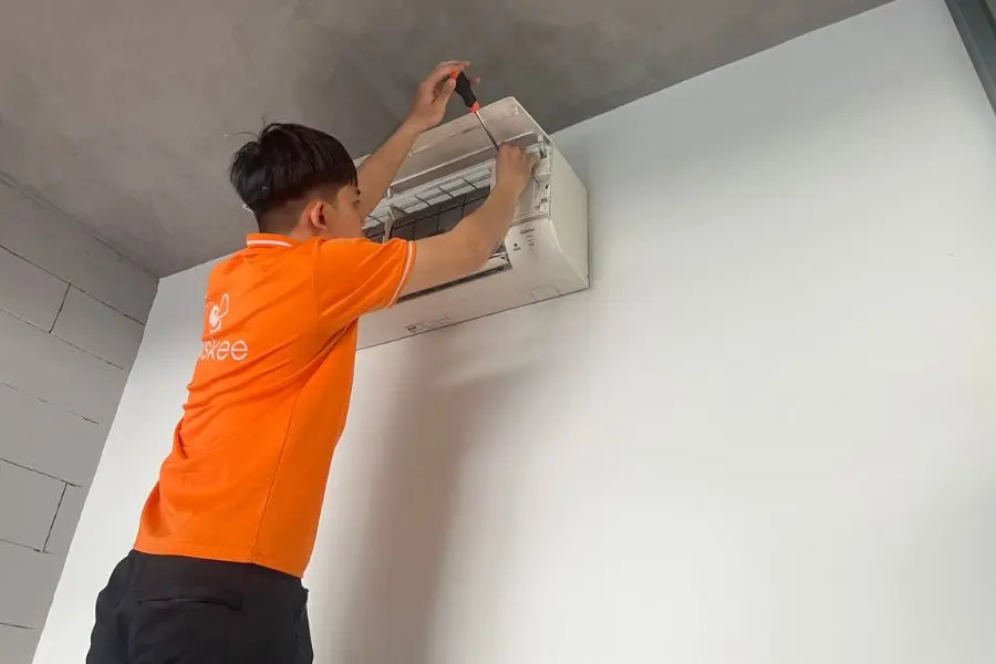 Lắp đặt điều hòa sai kỹ thuật sẽ dẫn đến tình trạng điều hòa có mùi khét.