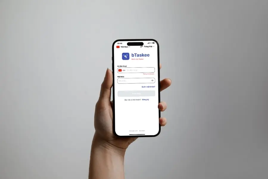 Tải và tạo tài khoản trên app bTaskee Partner để được liên hệ phỏng vấn.