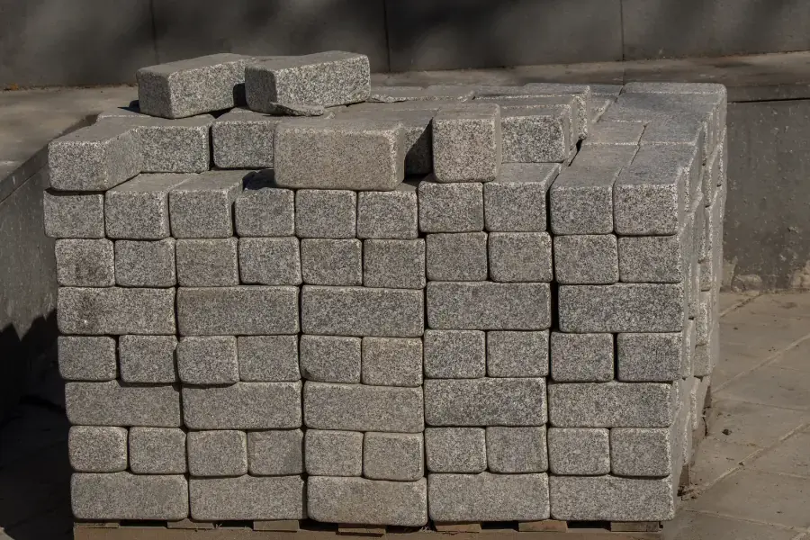 Một trong những vật liệu điển hình-đá
