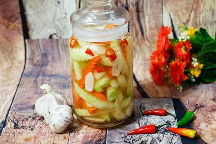 Su hào muối giòn ngọt, vị chua thanh