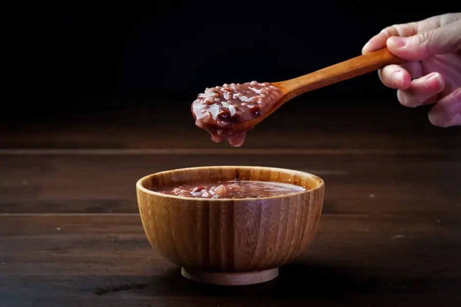 Thực đơn giảm cân với gạo lứt bắt đầu bằng món cháo bổ dưỡng, hương vị thanh đạm, dễ ăn.