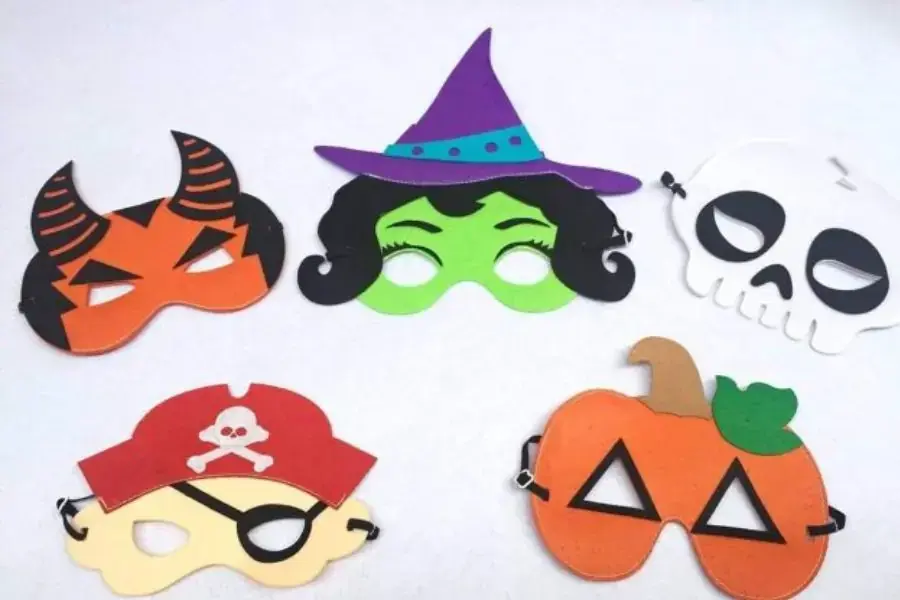 Một số mẫu mặt nạ Halloween bằng nỉ có tạo hình hung tợn, dành cho những người yêu thích sự cá tính.