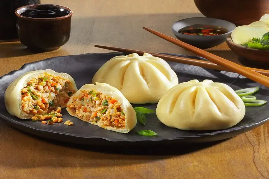 Có nhiều loại bánh bao khác nhau vào buổi sáng như bánh bao chay, bánh bao ngọt