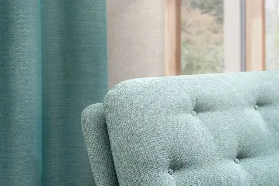 Vải bọc sofa sợi Polyester là sự lựa chọn hoàn hảo cho ghế sofa gia đình bạn.