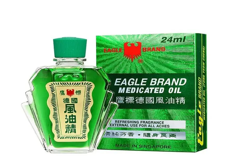 Đuổi muỗi với dầu gió (nguồn: shopee.vn)