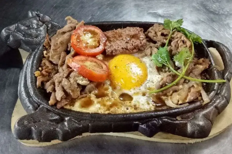 Bò né thơm ngon, xèo xèo trên chảo nóng đầy hấp dẫn