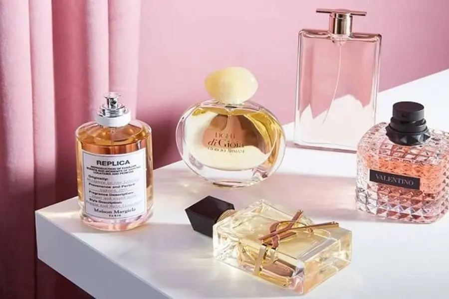 Nước hoa sẽ làm nhân viên nữ cảm thấy tự tin và quyến rũ hơn.