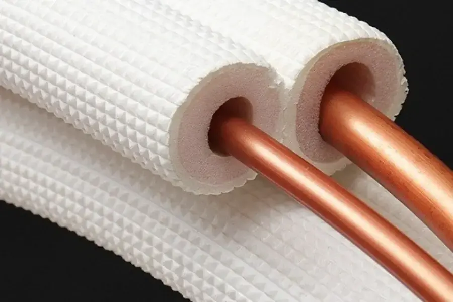 Ống dẫn gas bị nghẹt khiến máy lạnh bị đóng tuyết.