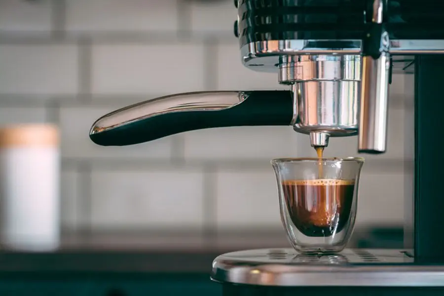 Tặng máy pha cà phê là một ý tưởng mới mẻ và thú vị.