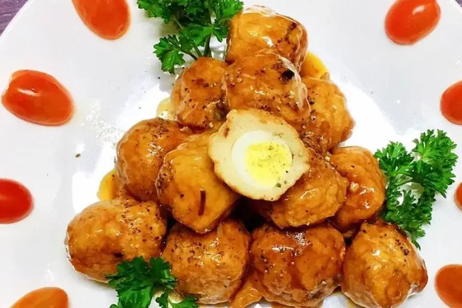 Chả cá basa kho trứng với nước sốt sánh mịn đậm đà