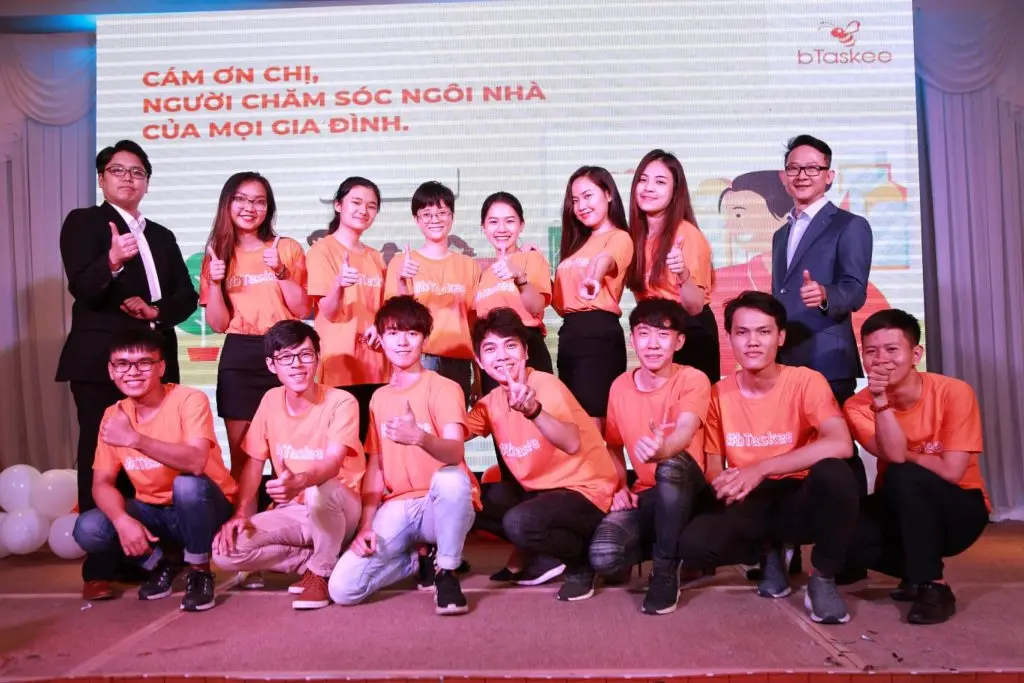 btaskee-members-took-a-photo-with-each-other-at-gala-btaskee-2019