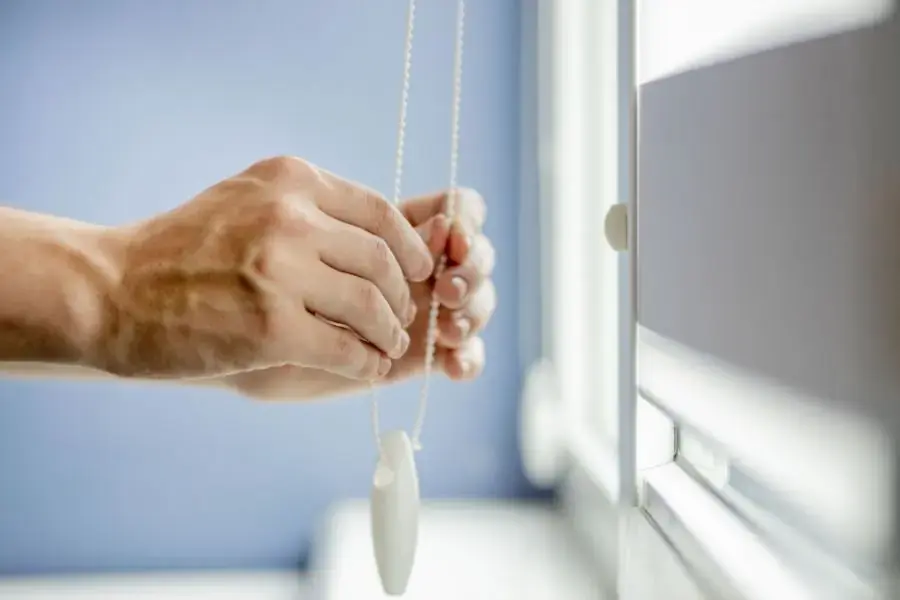 Kiểm tra rèm cuốn có di chuyển mượt mà