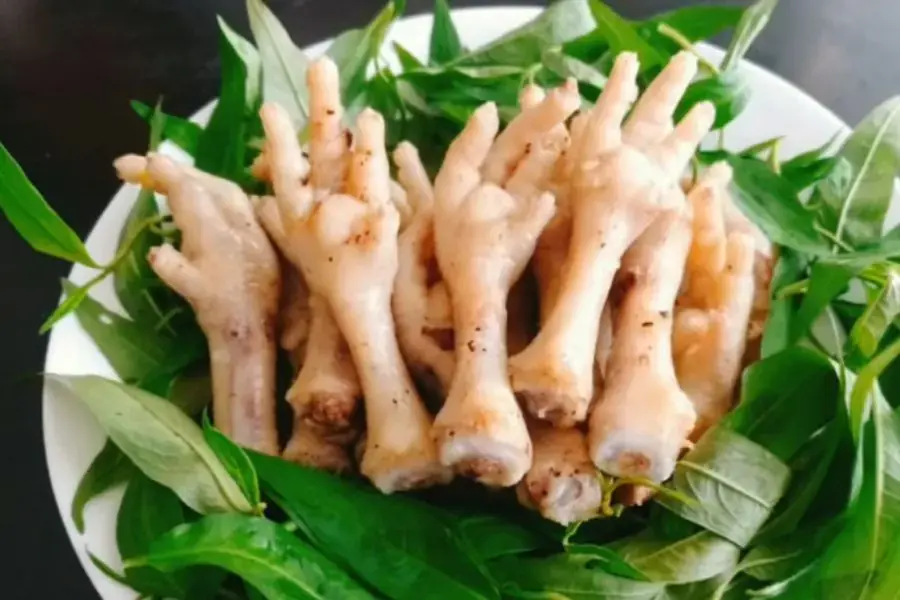 Chân gà hấp rau răm