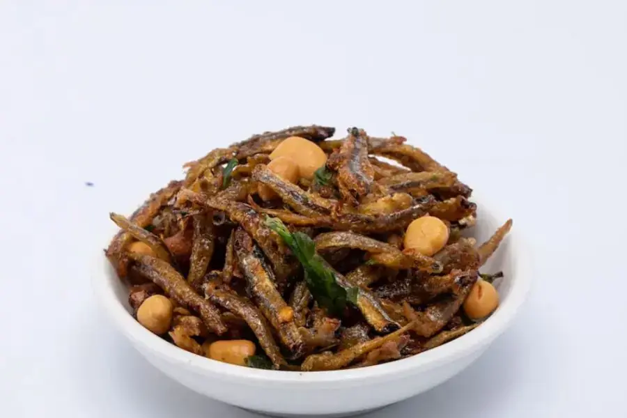 Cá cơm kho đậu phộng là món ăn đơn giản, thưởng thức với cơm rất ngon