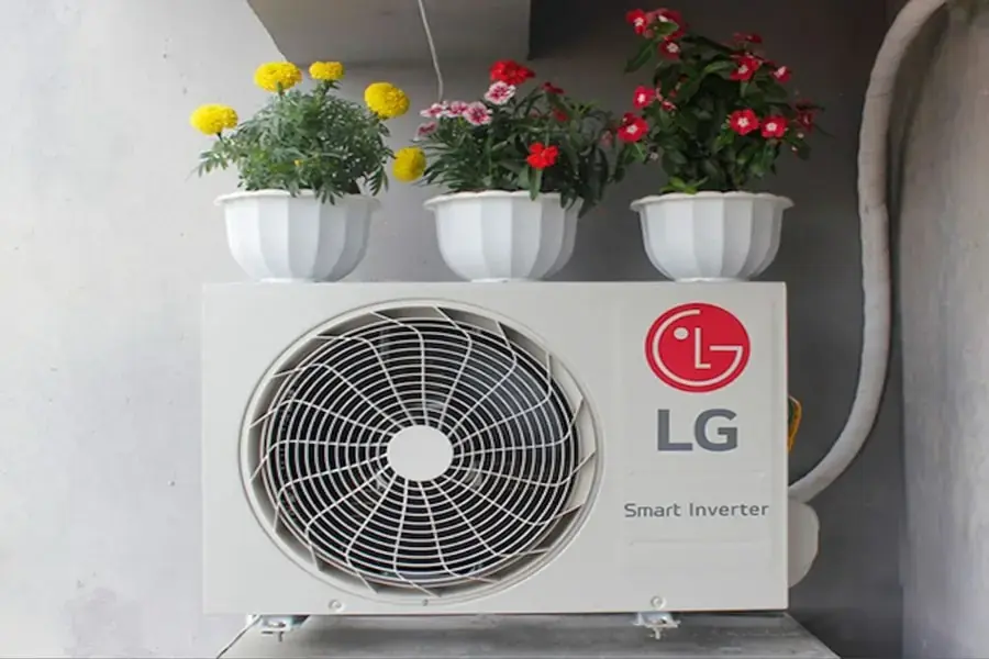 Cục nóng máy lạnh để ngoài trời
