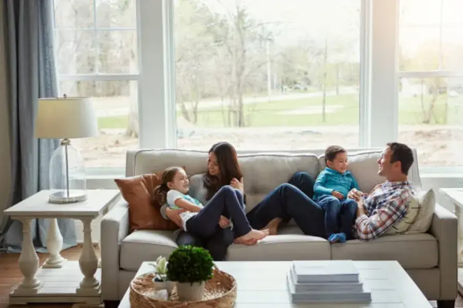 Vệ sinh sofa thường xuyên giúp bảo vệ sức khỏe gia đình