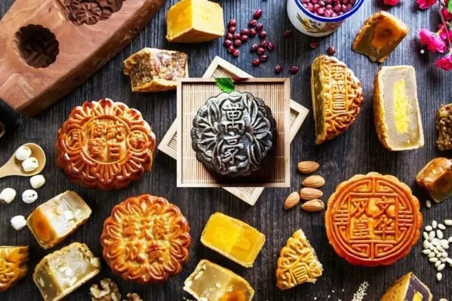Ăn nhiều bánh trung thu có thể gây thừa cân, béo phì.