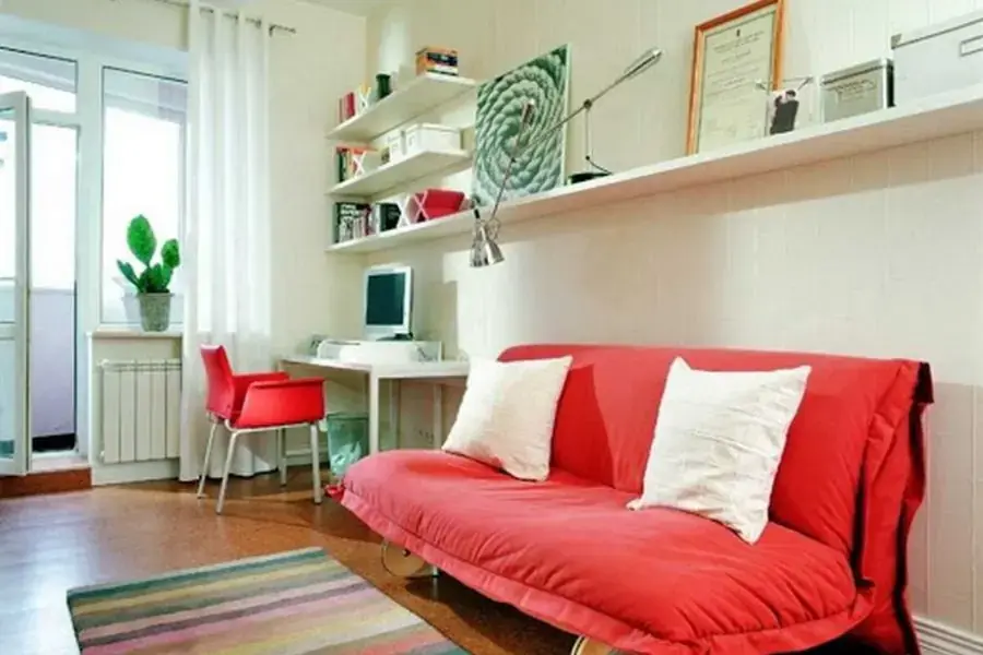 Nên chọn ghế sofa màu đỏ cho căn phòng cửa sổ hướng Bắc