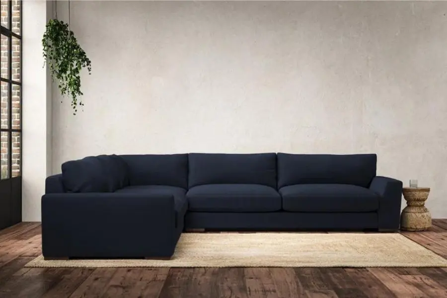 Với kích cỡ hợp lý, sofa văng phù hợp với không gian phòng khách nhỏ hẹp.
