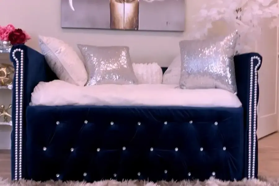 Ghế sofa bằng bìa cát tông hoàn chỉnh