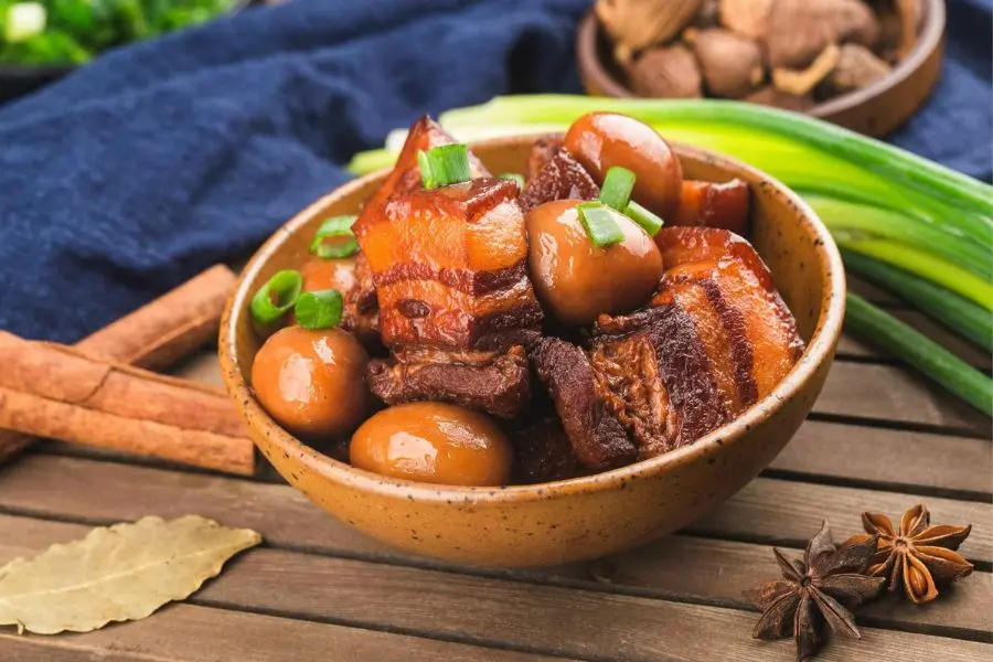 Món thịt kho tàu quen thuộc của mọi gia đình.