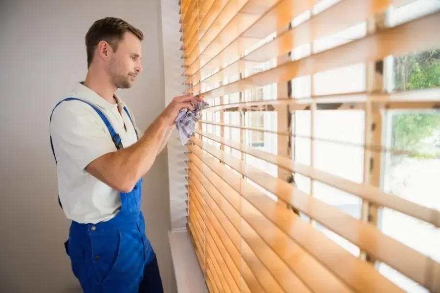 Dịch vụ vệ sinh rèm cửa phòng thờ của bTaskee 