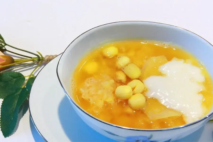 Thành phẩm chè sánh, đậu xanh chín mềm.