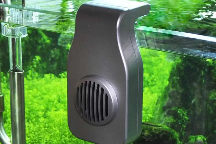 Quạt và chiller giúp duy trì tính ổn định của mức nhiệt trong hồ.
