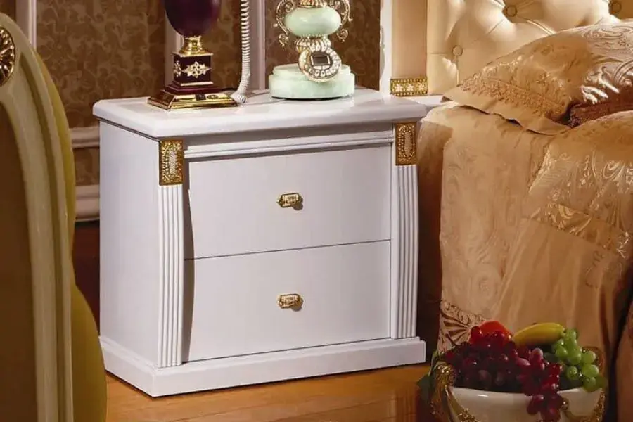 Tab đầu giường phong cách tân cổ điển được nhiều người yêu thích