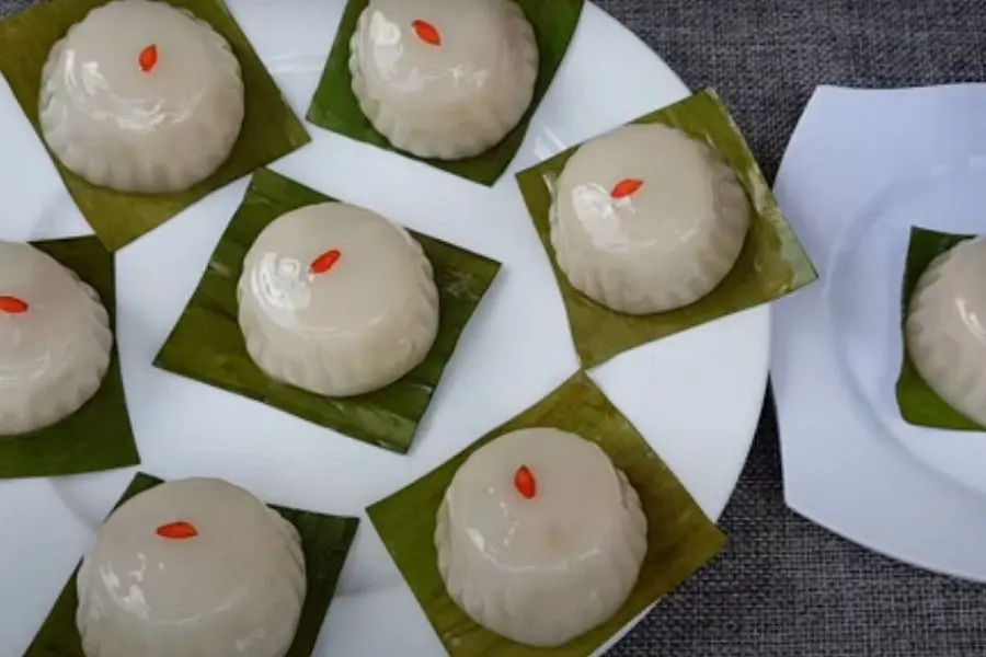Bánh Quy là món bánh dân gian của người Việt Nam với hình dạng bên ngoài tựa như một chiếc mai rùa.
