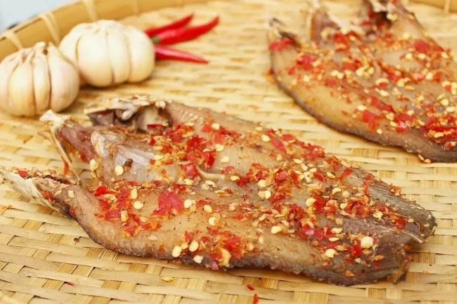 Món khô cá lóc nướng dẻo dai và thơm ngon.