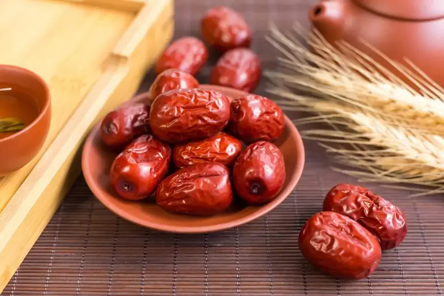 Có thể mua táo tàu online hoặc trực tiếp tại cửa hàng đều rất thuận tiện.