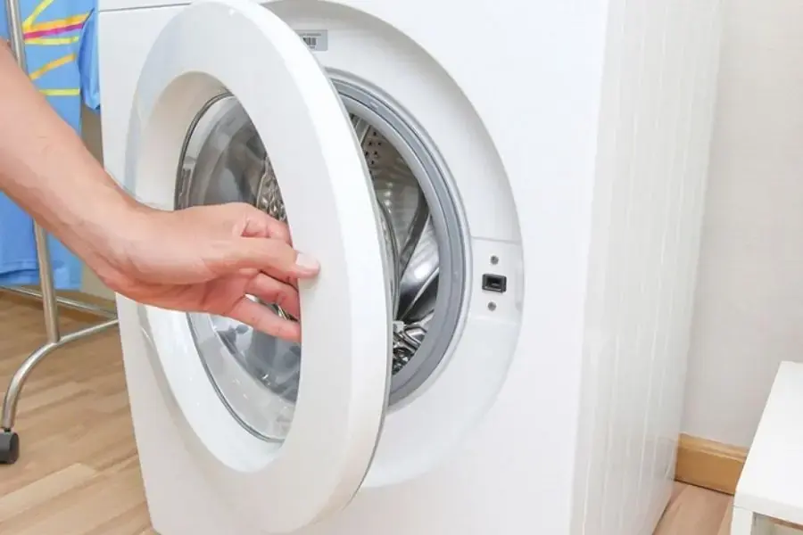 Cửa máy giặt không đóng được kín rất nguy hiểm trong quá trình giặt.