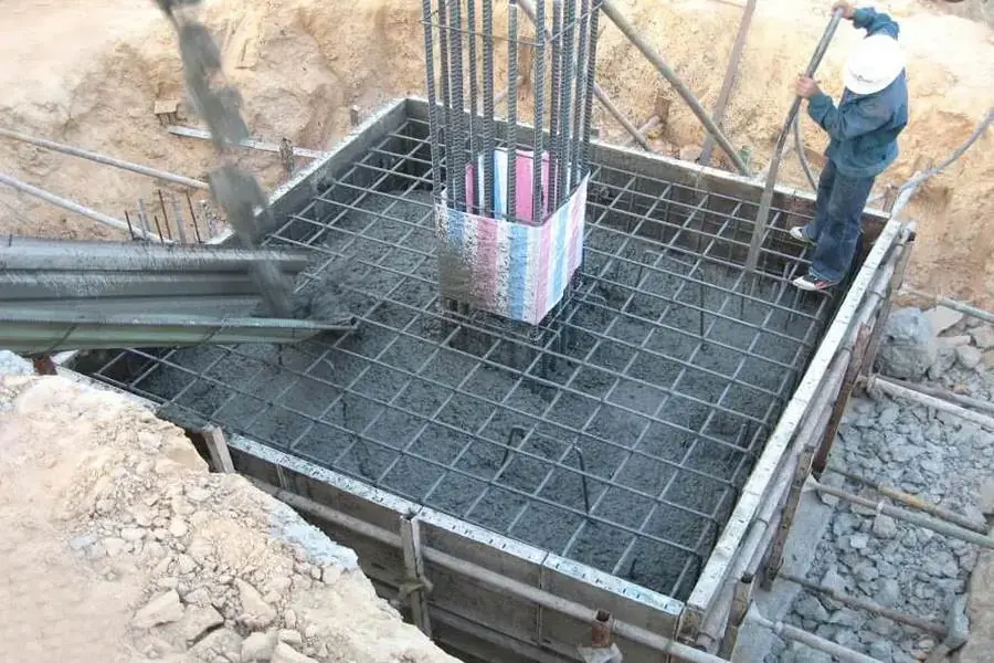 Các cọc tạo vững chắc cho nền móng