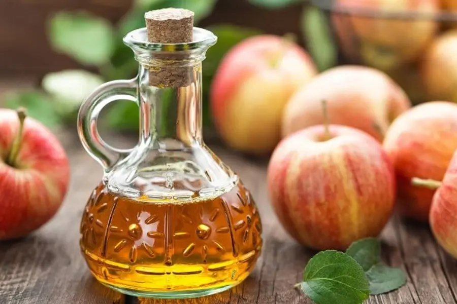 Giấm táo làm se khít lỗ chân lông.