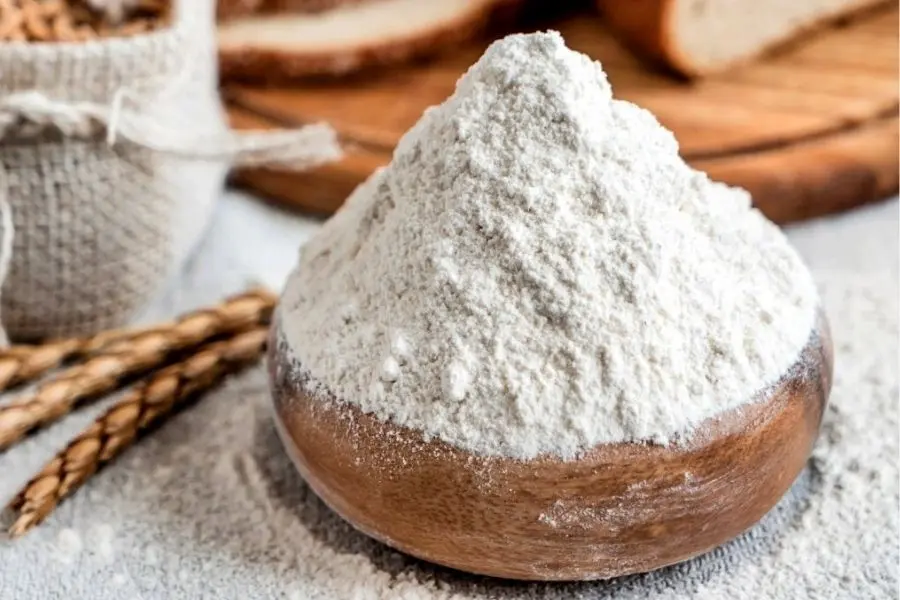 Đuổi kiến bằng bột mì