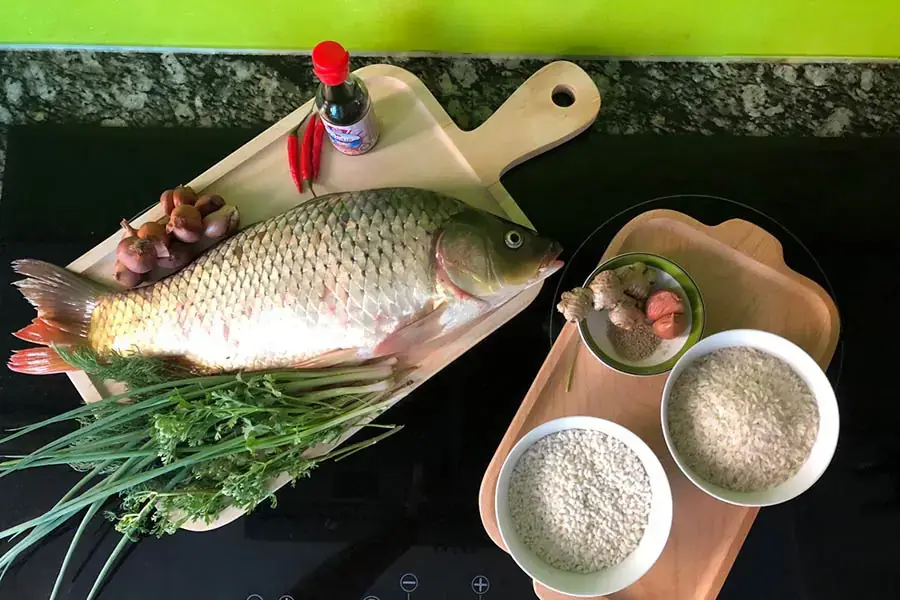 Nguyên liệu nấu cháo cá chép khá đơn giản, dễ kiếm