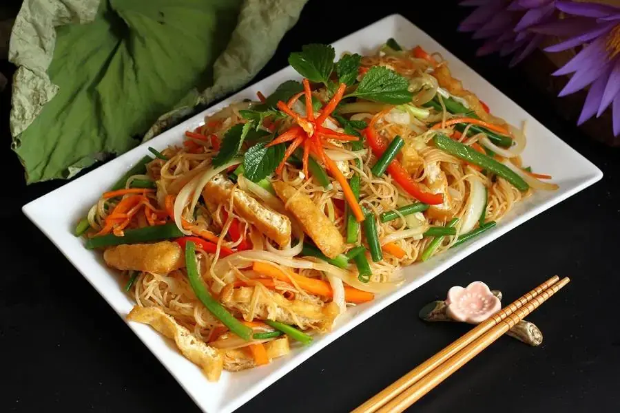 Món mì xào chay đậu hũ dinh dưỡng, giàu chất xơ