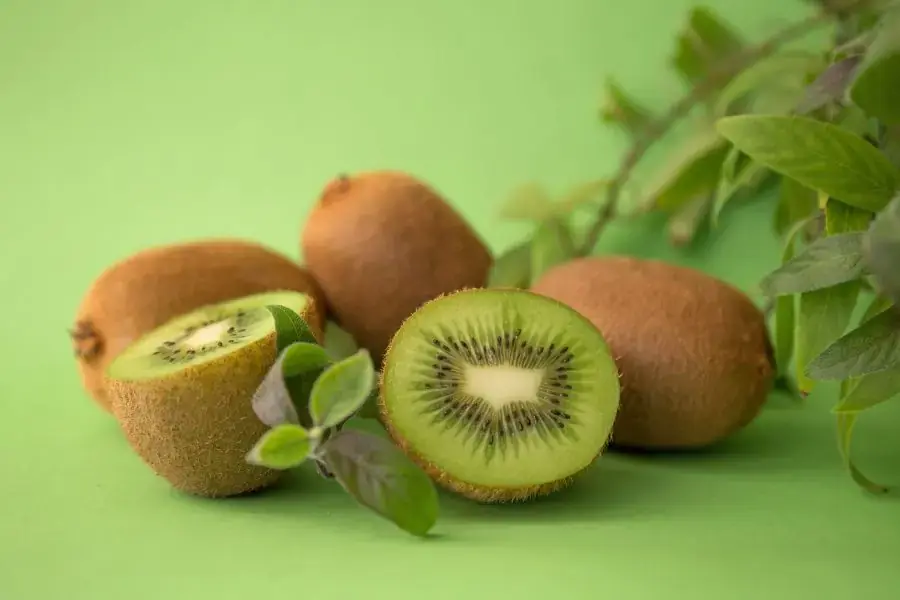 Kiwi - siêu quả chứa nhiều vitamin C rất tốt cho cơ thể.